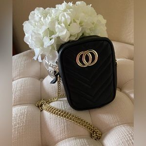 -Small bag chain strap in goldtone hardware wear shoulder or crossbody